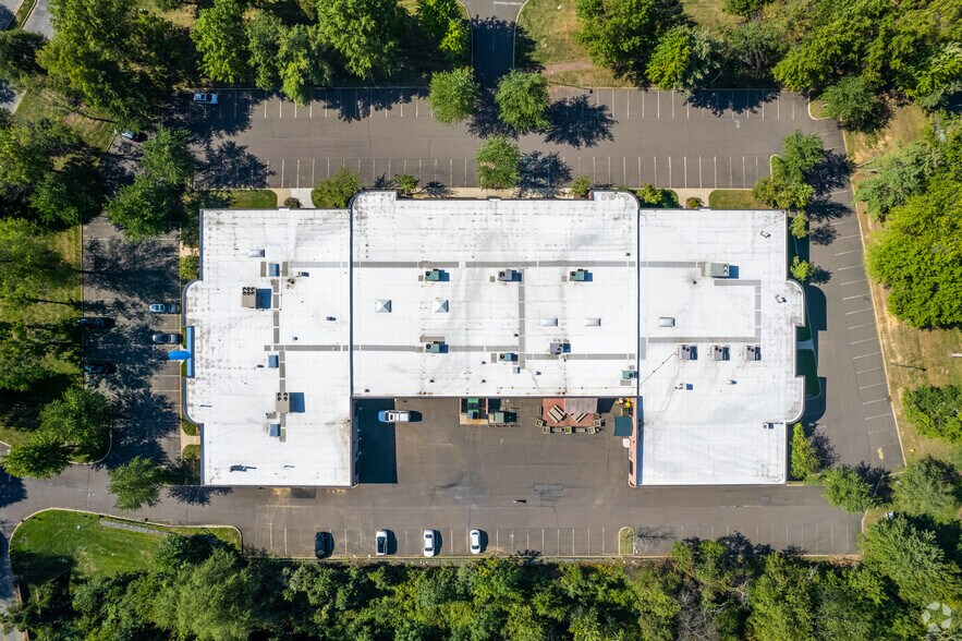 More Photos Of 200 Horizon Dr, Hamilton Office For Lease