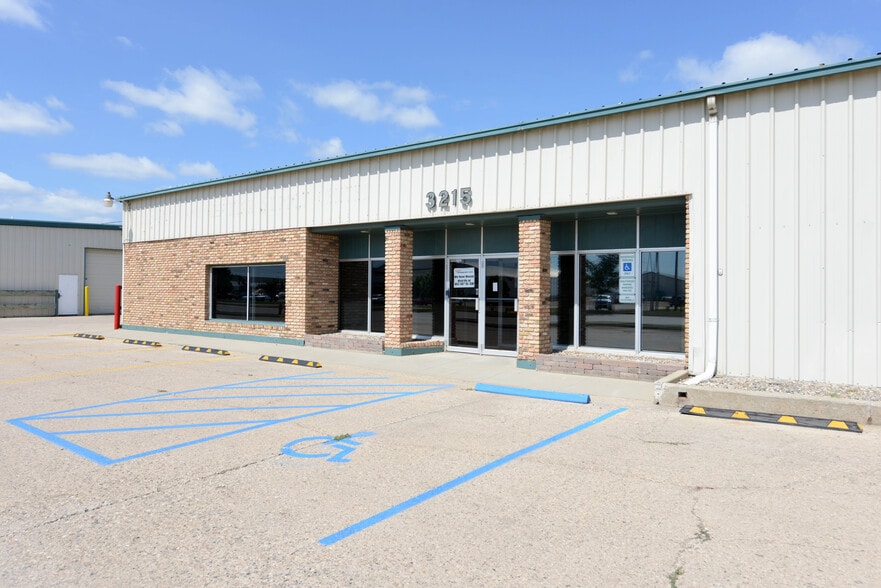 More Photos Of 3215 Main Ave, Fargo Storefront For Lease