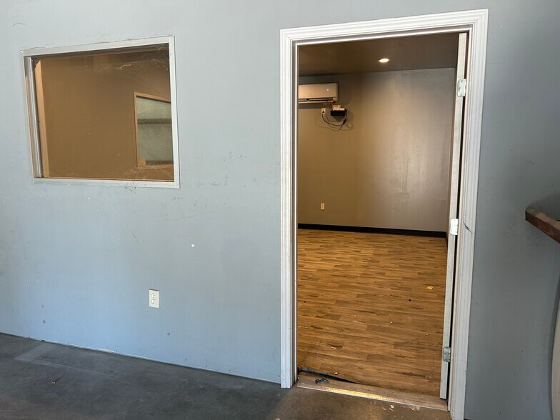 More Photos Of 12017 Carlsbad St, Houston Distribution For Lease