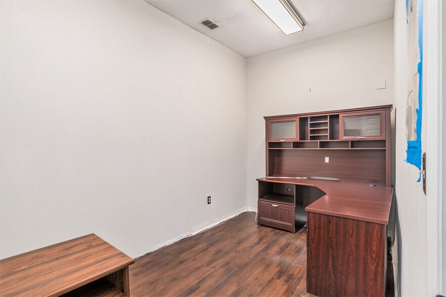More Photos Of 329 Pauls Dr, Brandon Office Residential For Sale
