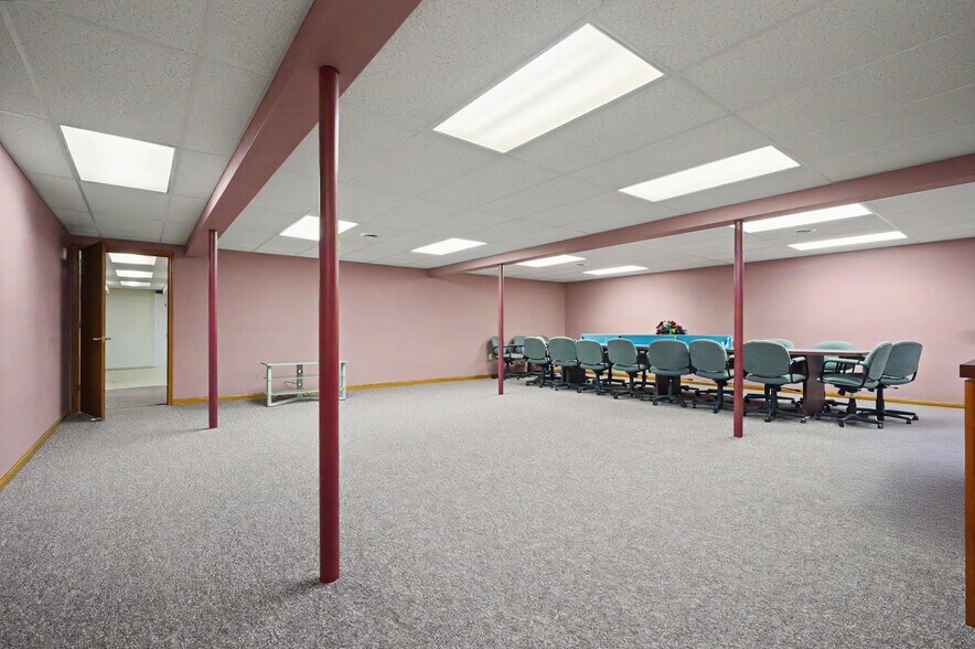 More Photos Of 819 Southwestern Run, Youngstown Medical For Sale