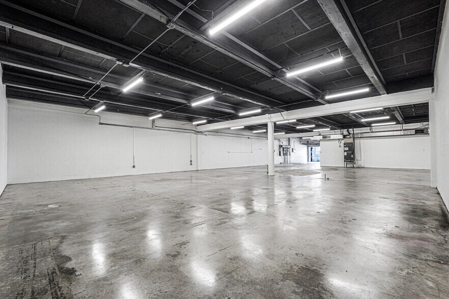 More Photos Of 1822 NW 22nd St, Miami Service For Sale