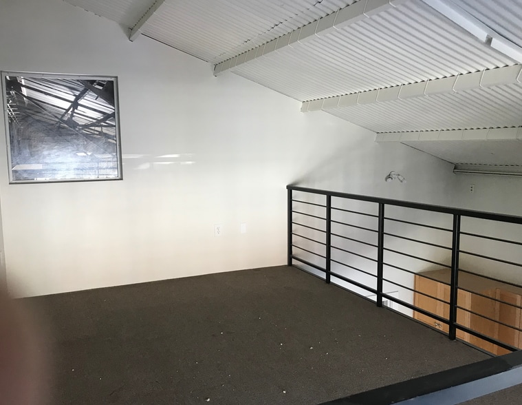 More Photos Of 1330 Willow St, Los Angeles Flex For Lease