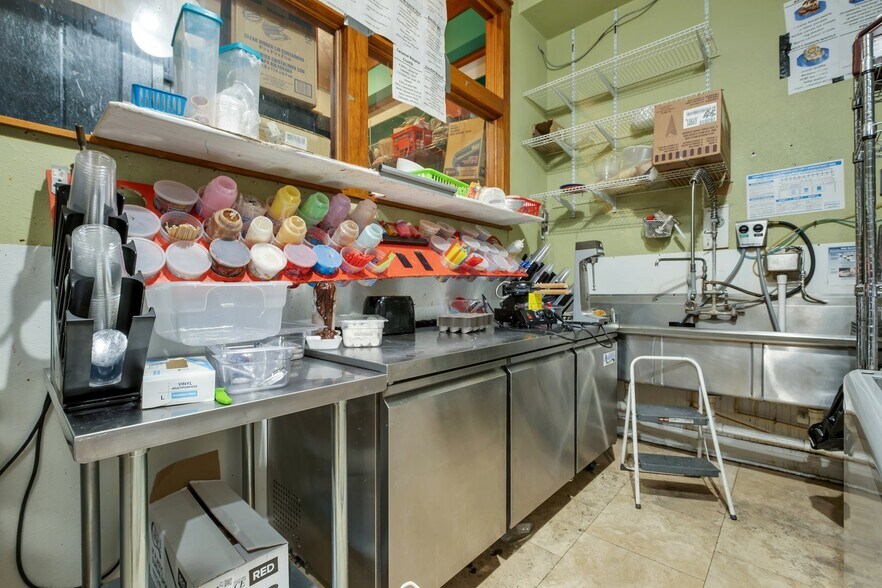 More Photos Of 114 All Saints St, Tallahassee Storefront Retail Office For Sale