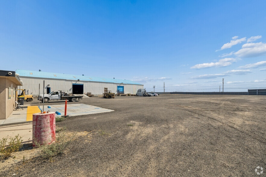 More Photos Of 45761 Division St, Lancaster Warehouse For Sale
