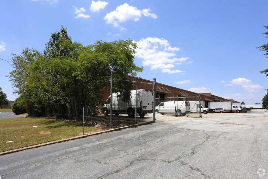 More Photos Of 2520 Park Central Blvd, Decatur Distribution For Lease