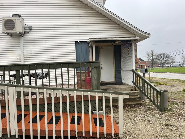 More Photos Of 1040 S Wayne St, Saint Marys Restaurant For Sale