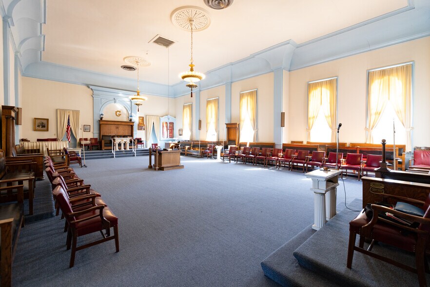 More Photos Of 311 Union St, The Dalles Restaurant For Sale