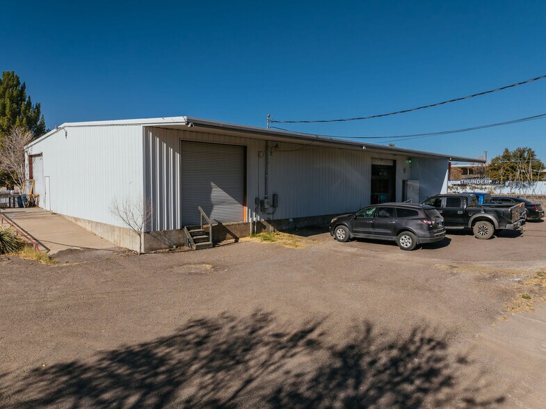 More Photos Of 601 W San Antonio St, Marfa Showroom For Sale