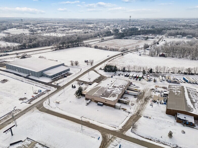 More Photos Of 411 Industrial Dr, White House Manufacturing For Lease