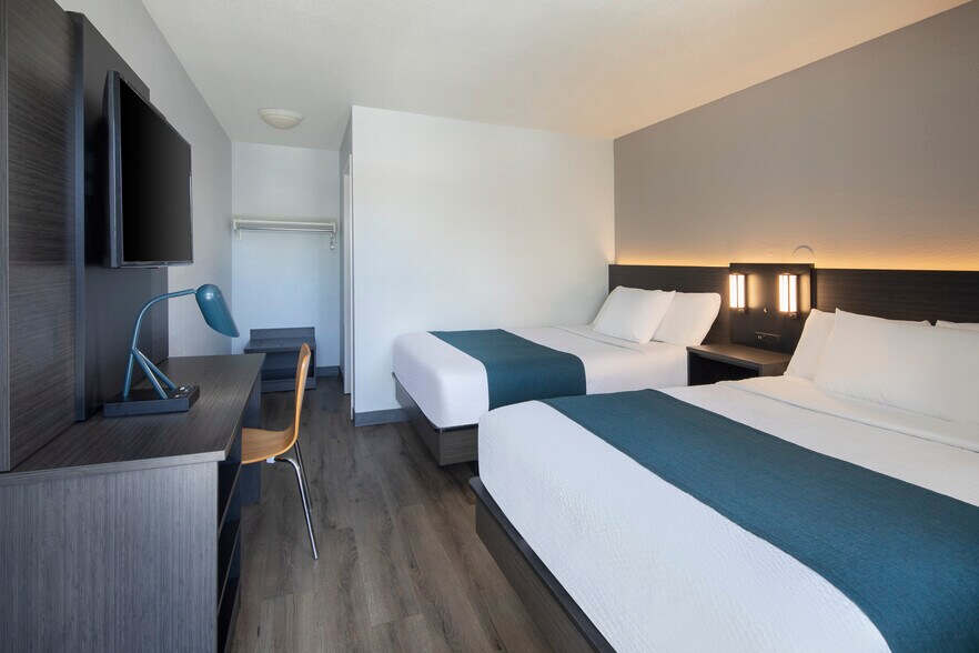 More Photos Of 1564 E Main St, Woodland Hotel For Sale