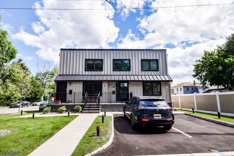 Primary Photo Of 5 Muller Plz, Little Falls Flex For Lease