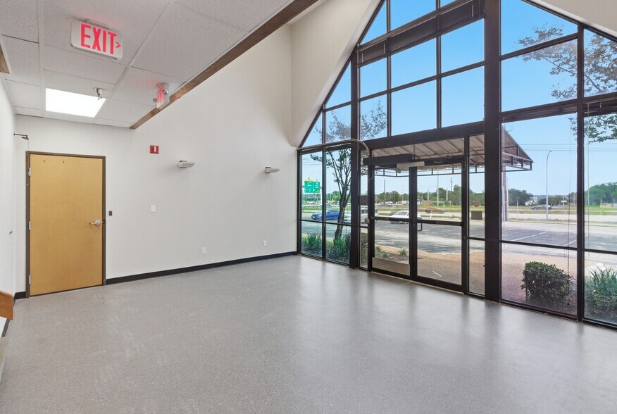 More Photos Of 4100 Ed Bluestein Blvd, Austin Warehouse For Lease