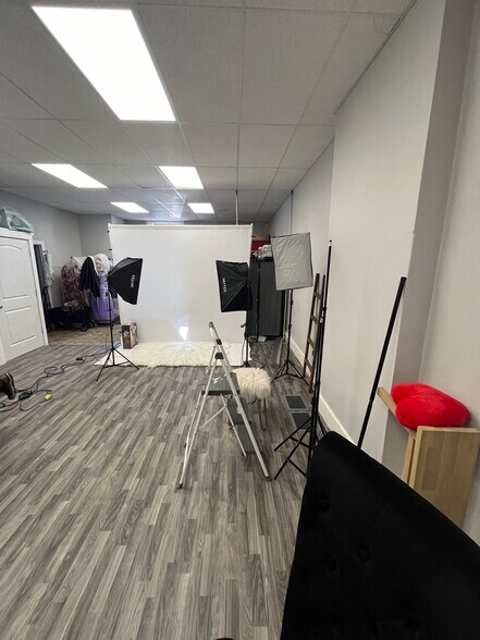 More Photos Of 4963 NW Radial Hwy, Omaha Storefront For Lease