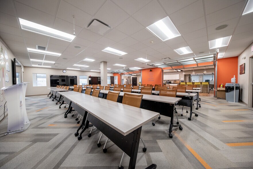 More Photos Of 6161 Oak Tree Blvd, Independence Office For Sale