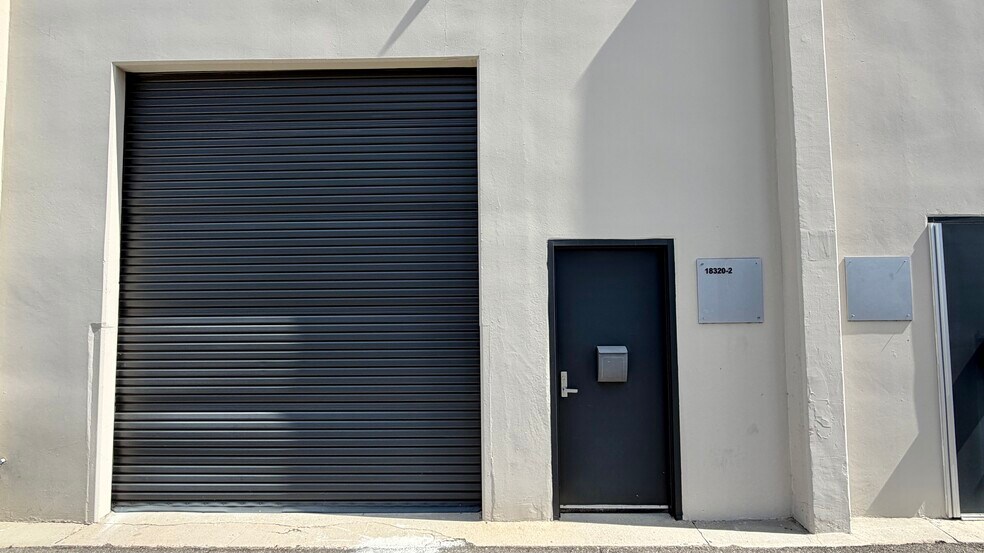 More Photos Of 18320-18330 Oxnard St, Tarzana Unknown For Lease