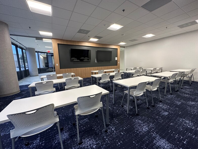 More Photos Of 7920 Belt Line Rd, Dallas Office For Lease