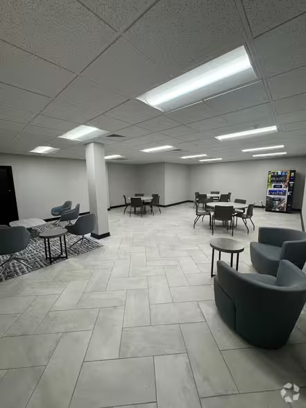 More Photos Of 188 Industrial Dr, Elmhurst Office For Lease