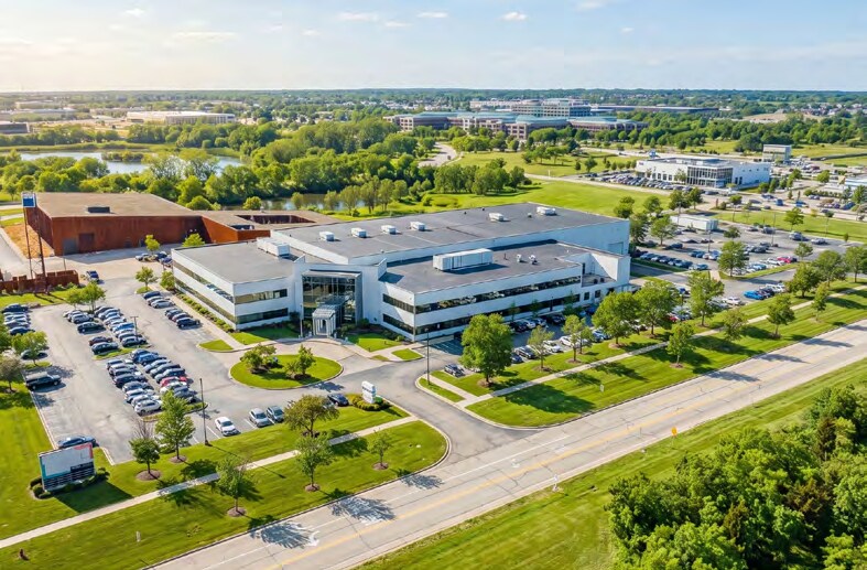More Photos Of 2400 Huntington Blvd, Hoffman Estates Flex For Sale