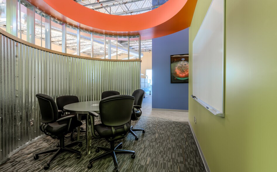 More Photos Of 2011 Cherry St, Louisville Light Manufacturing For Lease