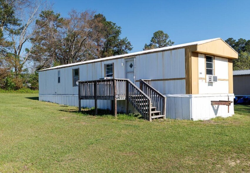 More Photos Of 1081 Davis Cir, Thomson Manufactured Housing Mobile Home Park For Sale