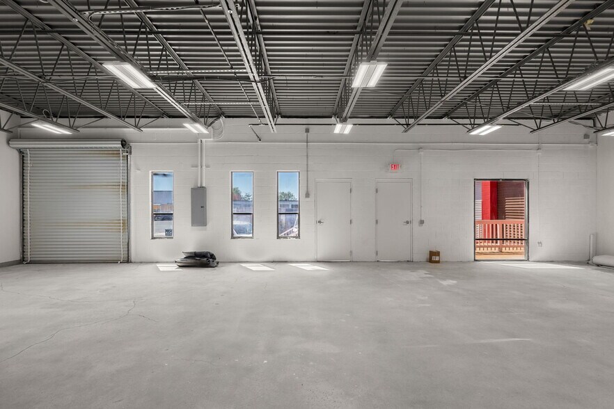 More Photos Of 1803 Associates Ln, Charlotte Showroom For Lease