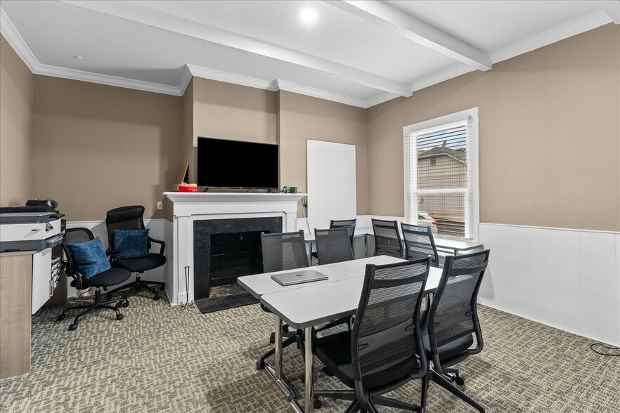 More Photos Of 306 N Thornton Ave, Dalton Office For Sale