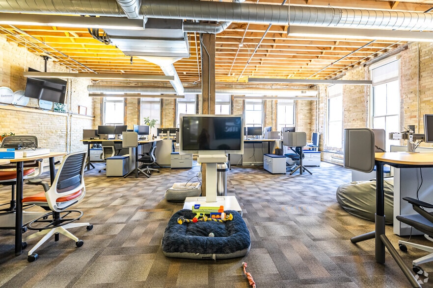 More Photos Of 301-315 N Broadway, Milwaukee Office For Lease