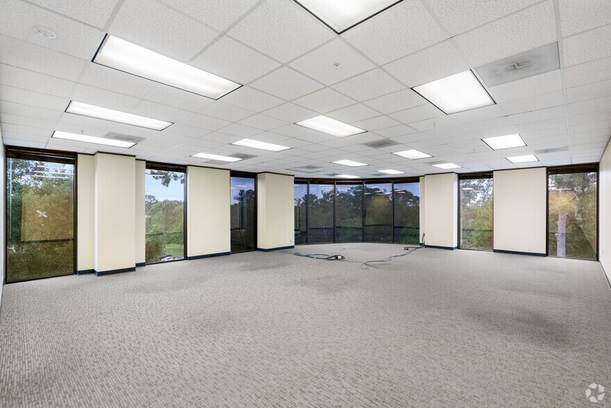 More Photos Of 8554 Katy Fwy, Houston Unknown For Lease