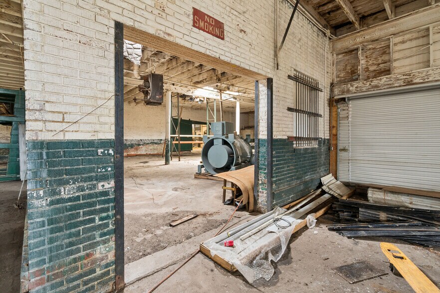 More Photos Of 10-28 N Guthrie Ave, Tulsa Manufacturing For Sale