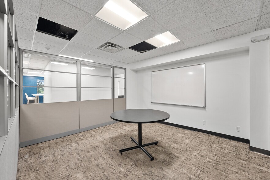More Photos Of 2725 Arbor Ct, Eau Claire Office For Sale