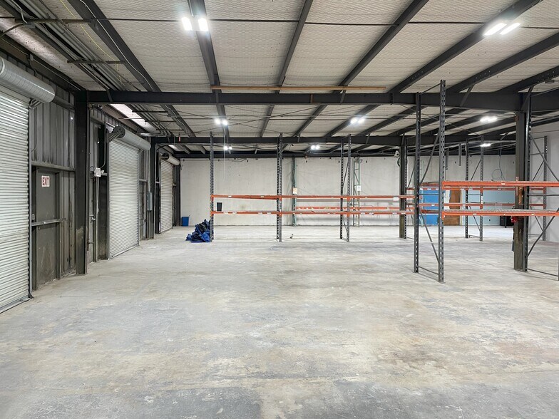 More Photos Of 4718 Cotton Belt Dr, San Antonio Warehouse For Sale