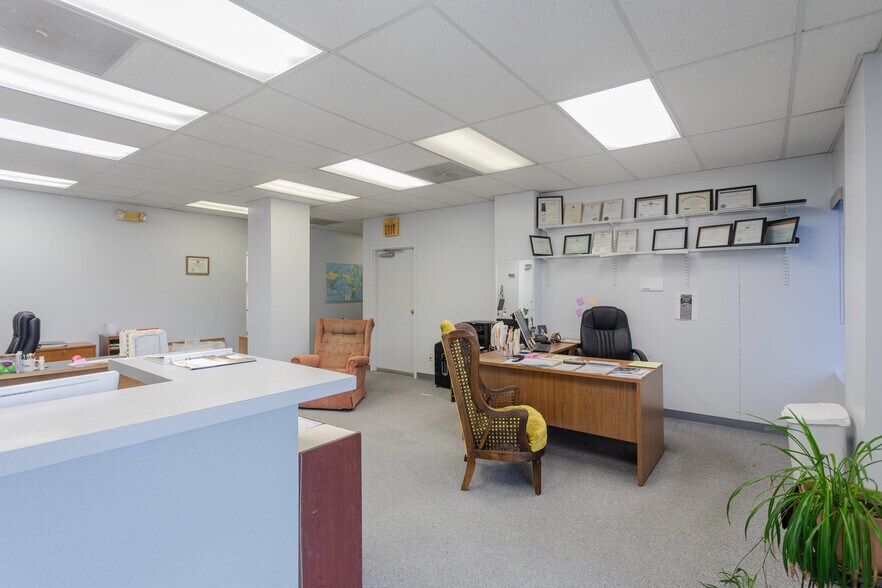 More Photos Of 406 W Spotswood Trl, Elkton Storefront For Sale