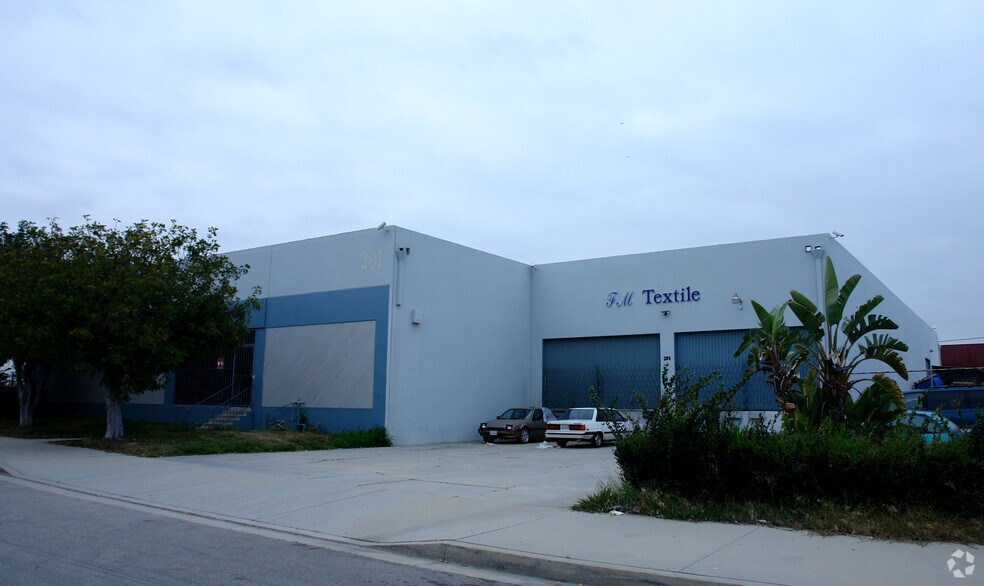 More Photos Of 201 W 132nd St, Los Angeles Distribution For Lease