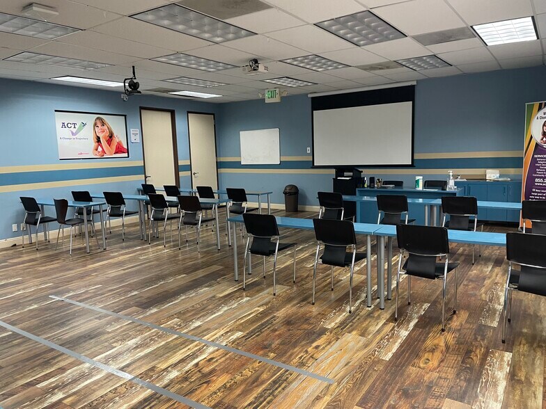 More Photos Of 7226 Sepulveda Blvd, Van Nuys Coworking Space