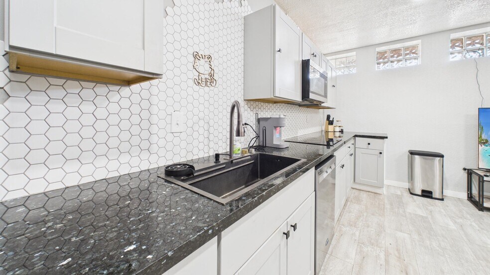 More Photos Of 2123 15th St, Lubbock Apartments For Sale