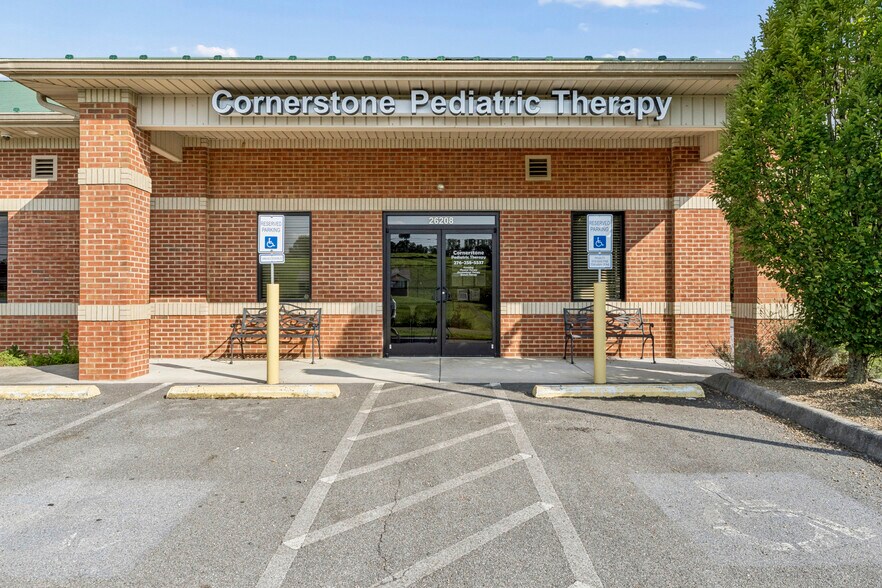 More Photos Of 26208 Lee Hwy, Abingdon Medical For Lease
