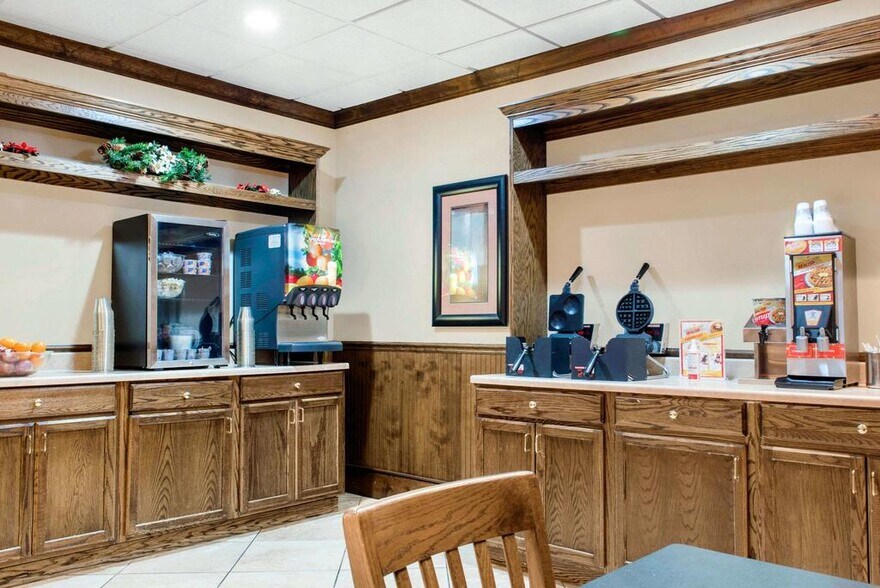 More Photos Of 10 Rockridge Rd, Englewood Hotel For Sale