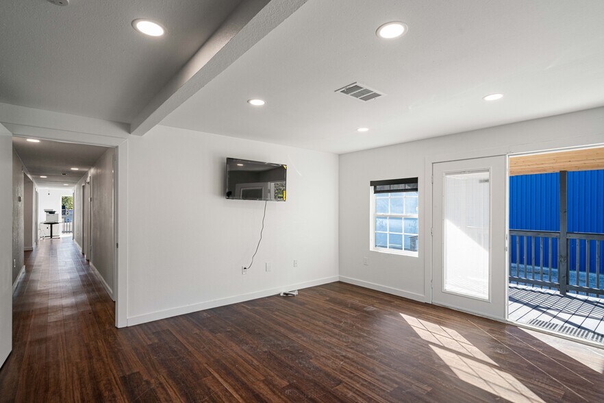 More Photos Of 19510-19514 Turtle Creek Ln, Magnolia Warehouse For Sale