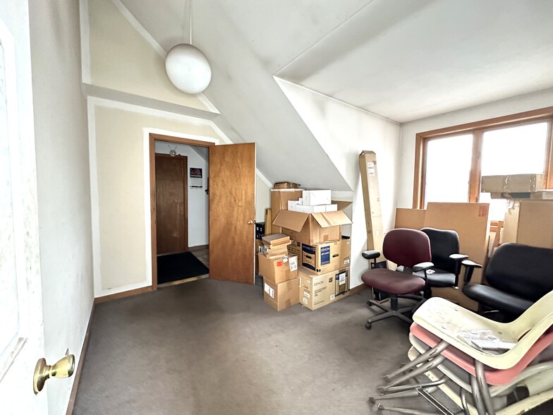 More Photos Of 611 W Manlius St, East Syracuse Auto Repair For Sale