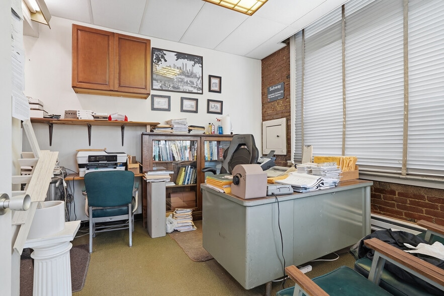 More Photos Of 10 Chesapeake St, Lyndora Apartments For Sale