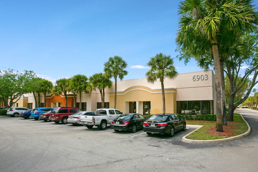 More Photos Of 2253 Vista Pky, West Palm Beach Unknown For Lease