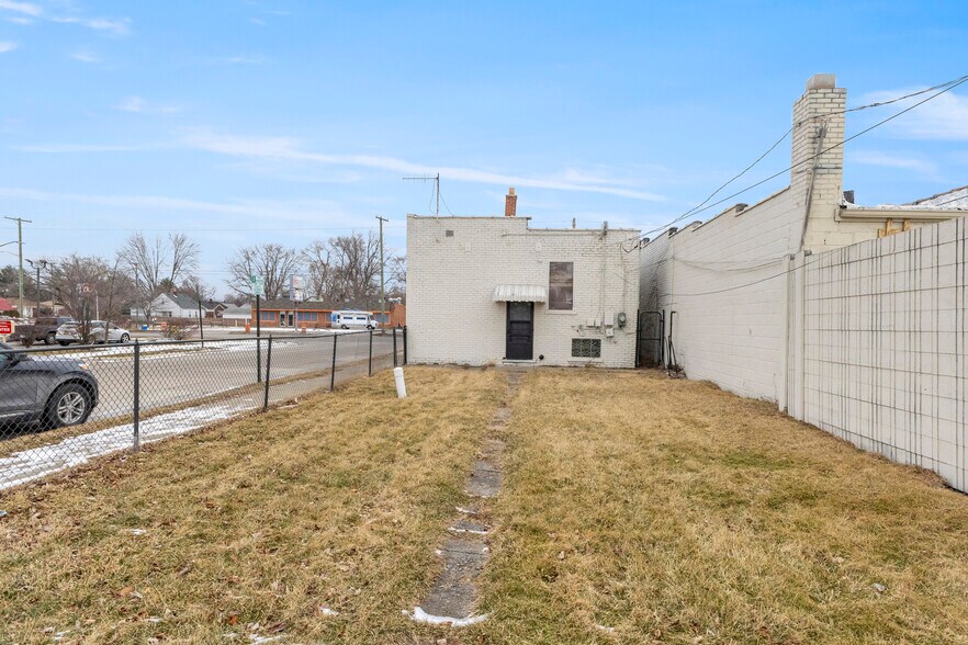 More Photos Of 17310 E 9 Mile Rd, Eastpointe Freestanding For Sale