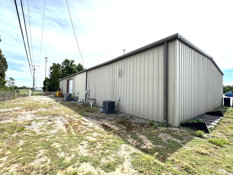More Photos Of 7300 Craft Goodman Rd, Olive Branch Service For Lease