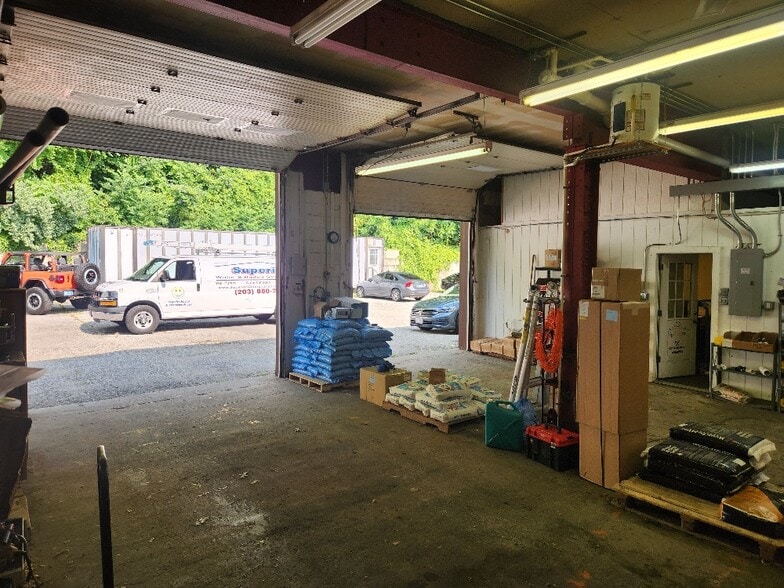 More Photos Of 688 Derby Ave, Seymour Warehouse For Lease