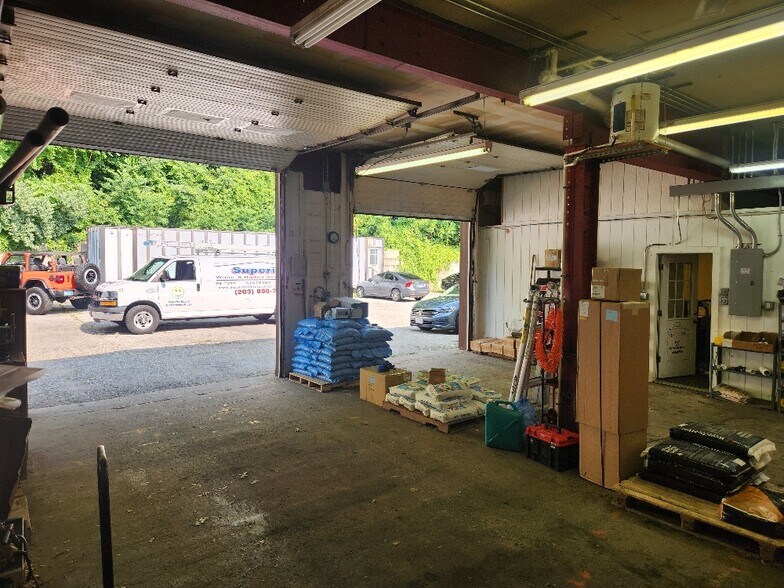 More Photos Of 688 Derby Ave, Seymour Warehouse For Lease