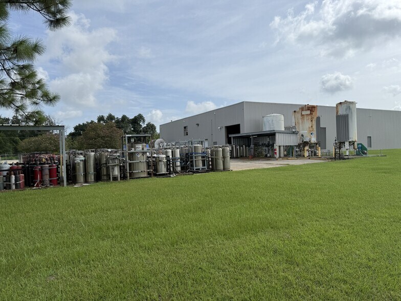 More Photos Of 441 N Post Oak Rd, Sulphur Industrial For Lease