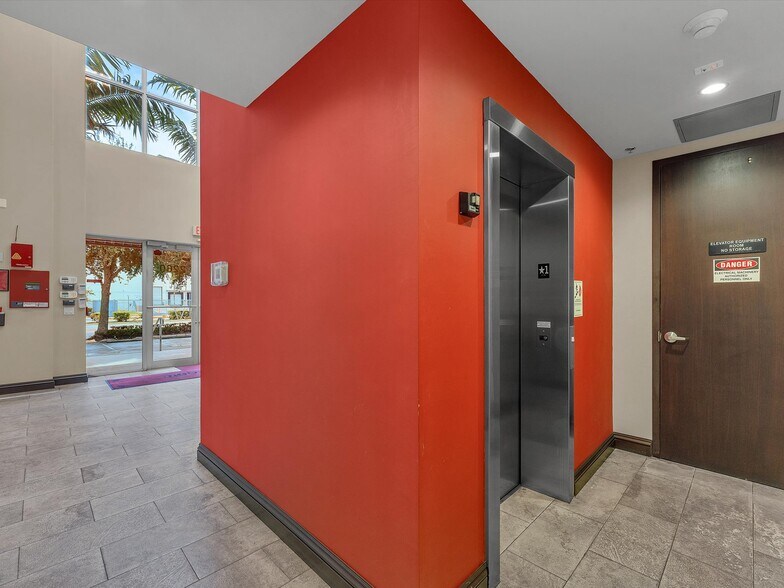 More Photos Of 2260 NW 114th Ave, Doral Warehouse For Lease