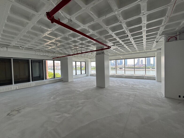 More Photos Of 866 United Nations Plz, New York Office For Lease
