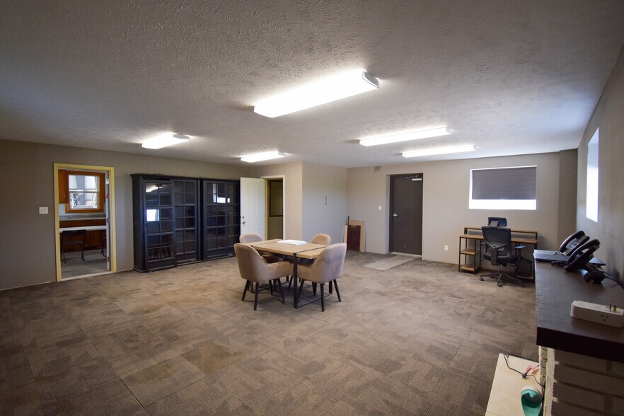 More Photos Of 823 Center Ave, Curtis Warehouse For Lease